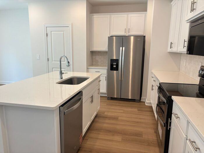 424 Luna Ln - Photo 5 of 38