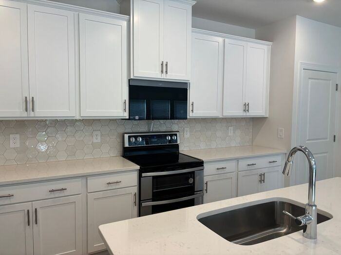 424 Luna Ln - Photo 6 of 38