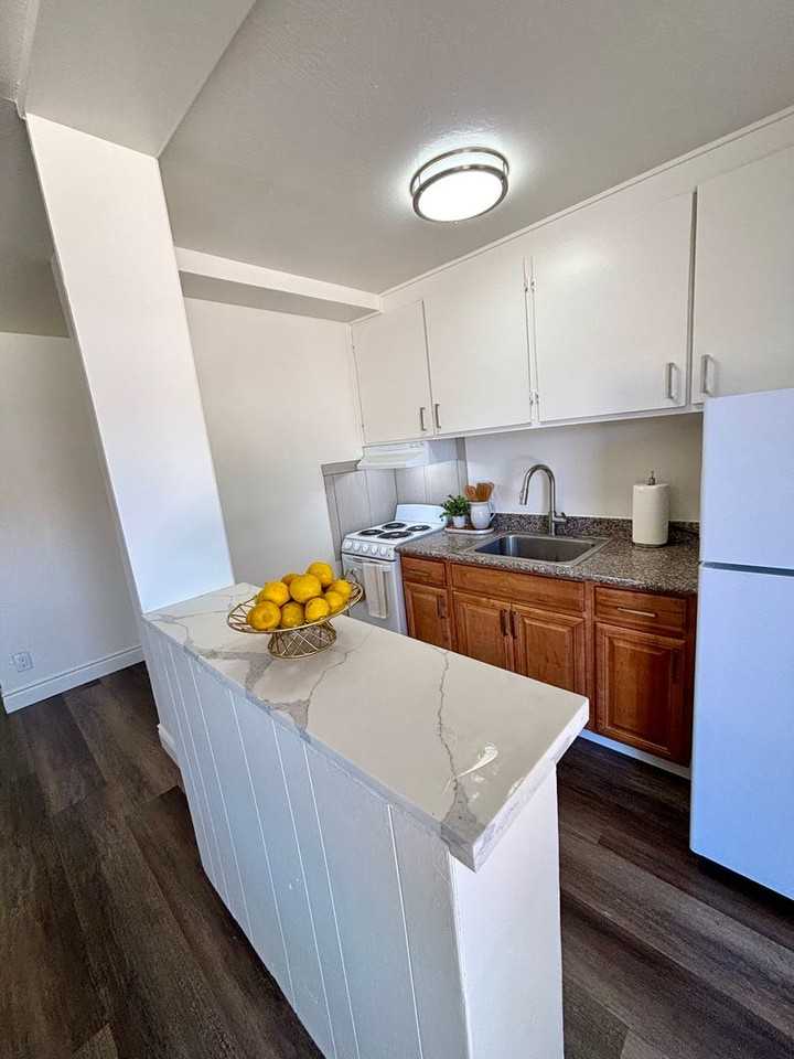 1530/40 Kentwood Apartments - Photo 3 of 8