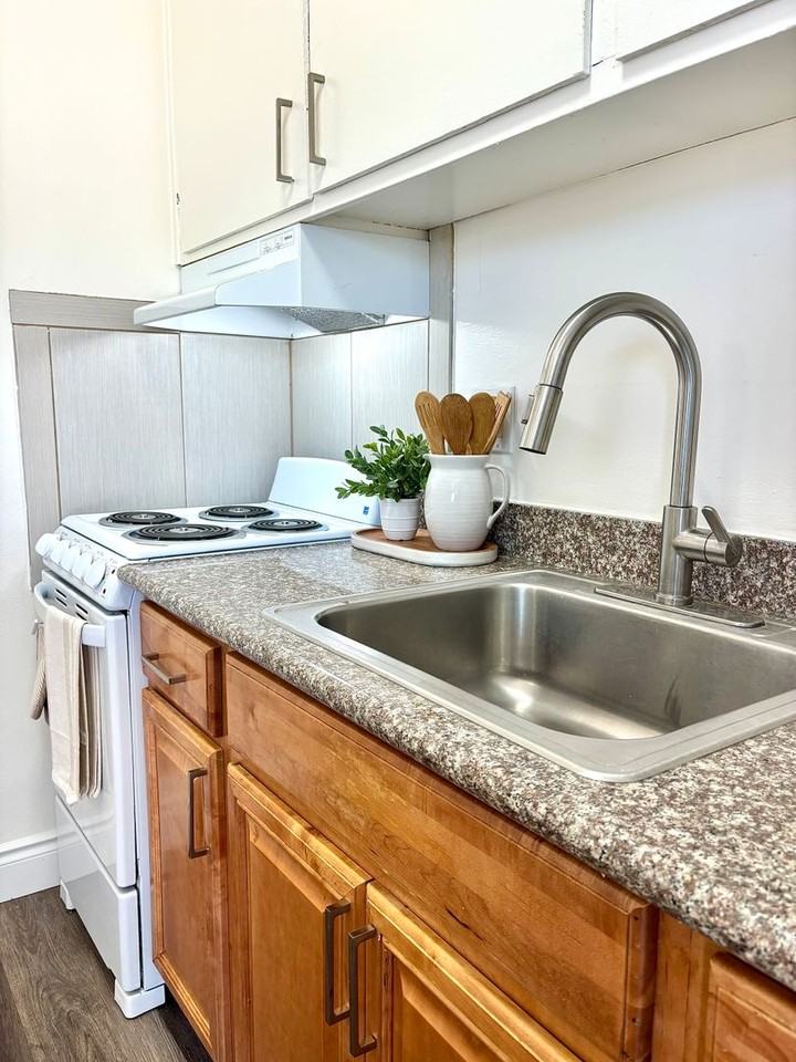 1530/40 Kentwood Apartments - Photo 4 of 8