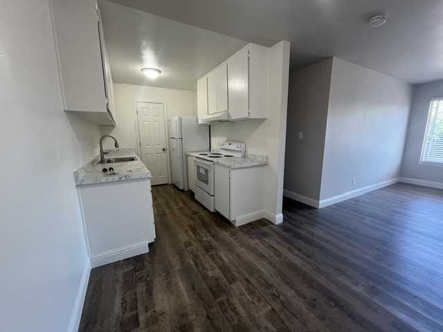 2926 N Tracy Blvd #4 - Photo 2 of 9