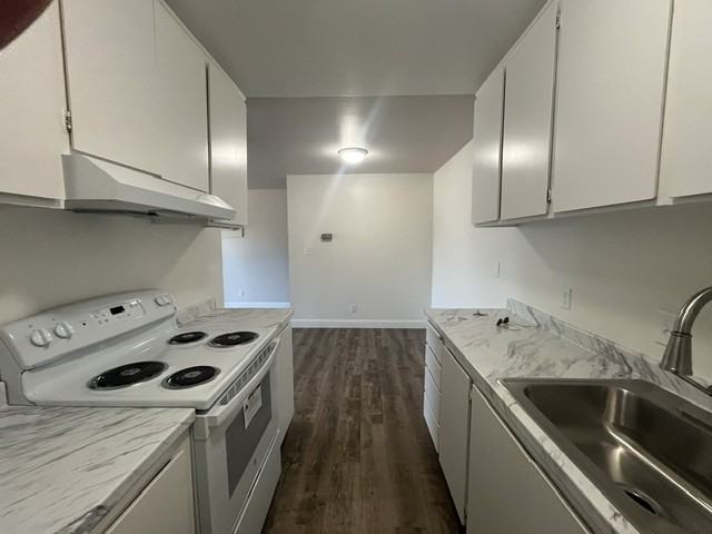 2926 N Tracy Blvd #4 - Photo 3 of 9