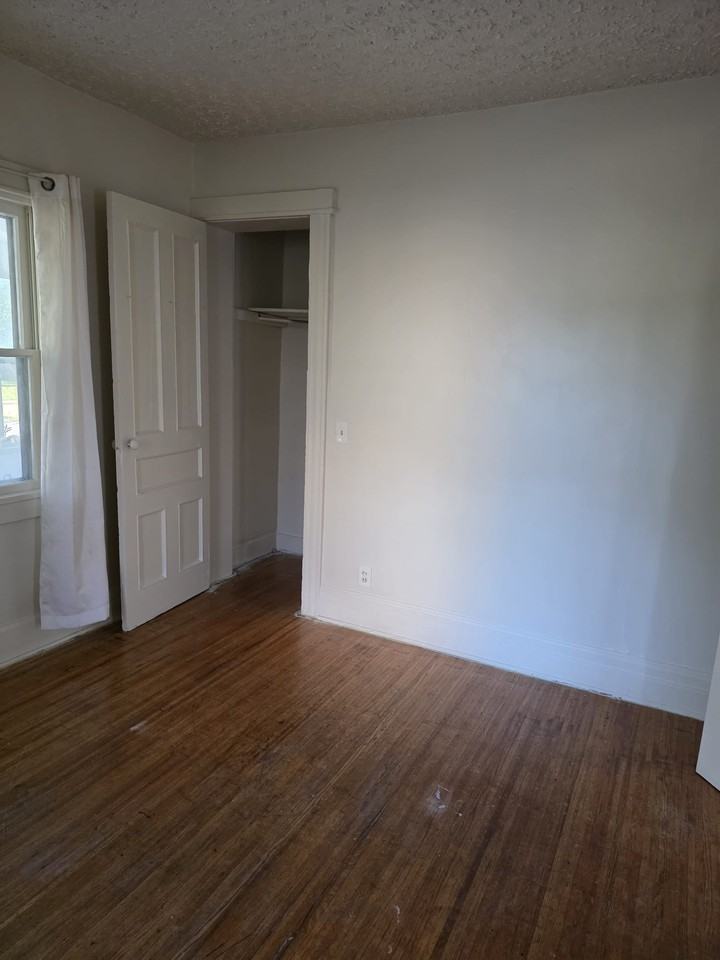 220 Glenwood Ave #1 - Photo 3 of 15