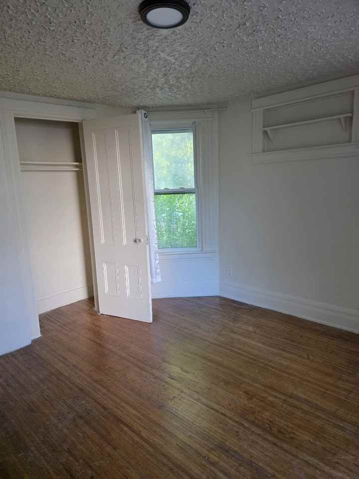 220 Glenwood Ave #1 - Photo 5 of 15