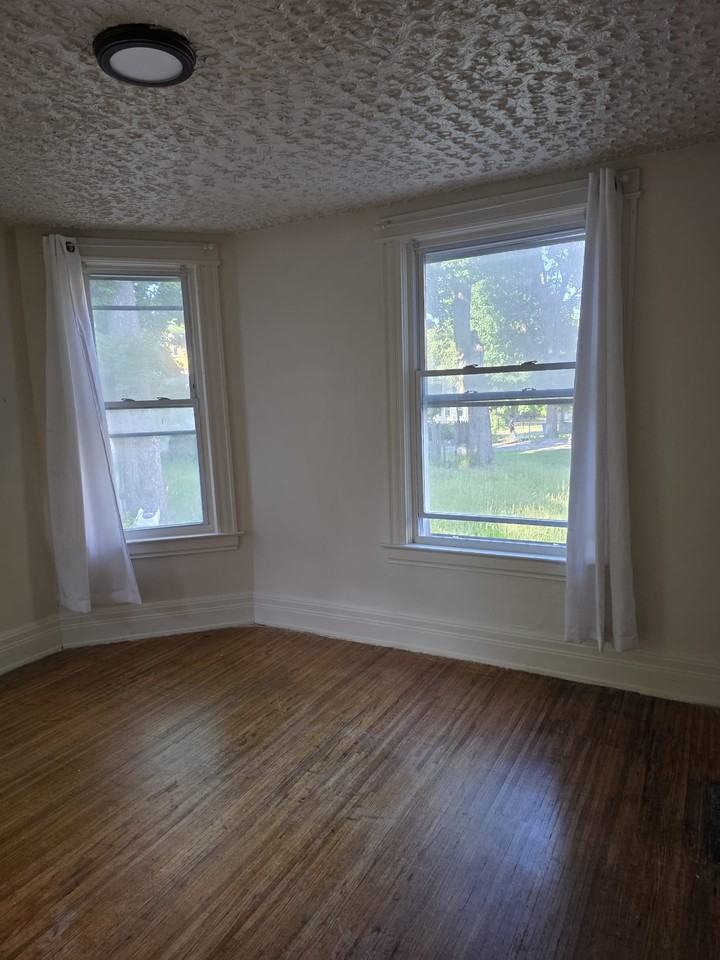 220 Glenwood Ave #1 - Photo 6 of 15