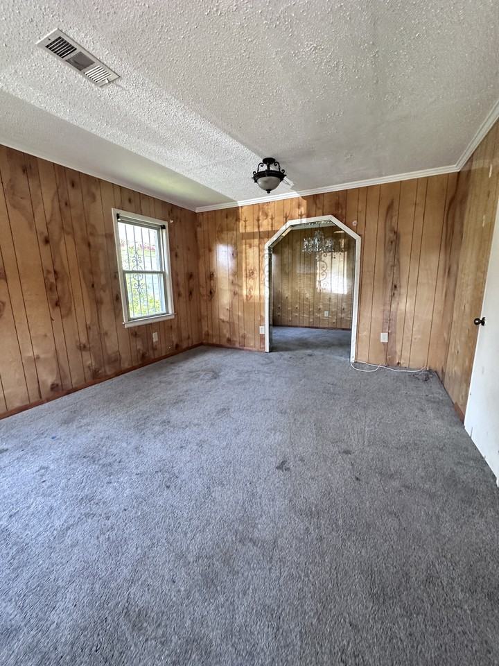 646 Keystone St #NA - Photo 3 of 6