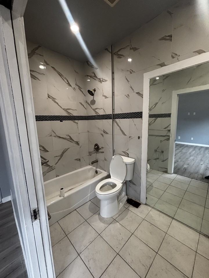1726 W 22nd St #NA - Photo 3 of 15