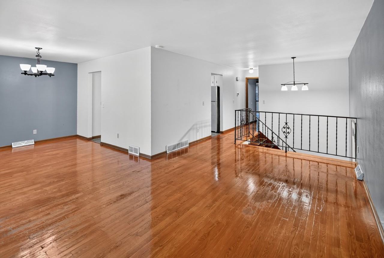 10 Brompton Cir #10 - Photo 2 of 37