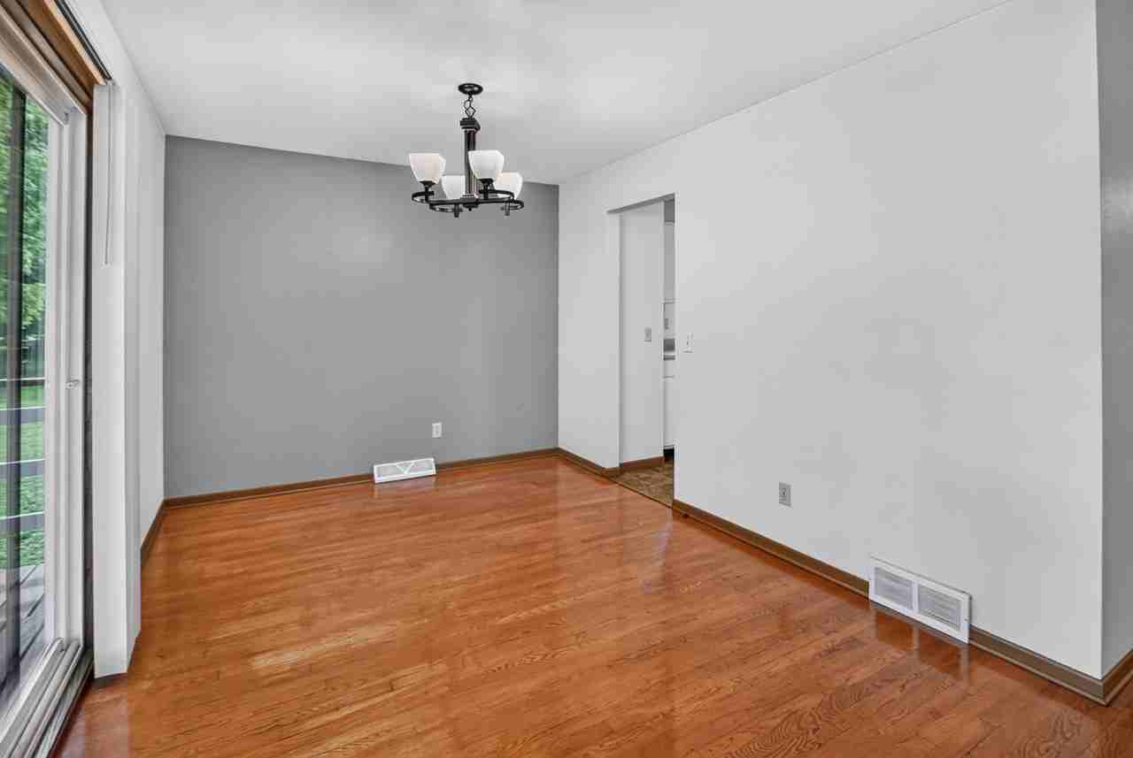 10 Brompton Cir #10 - Photo 5 of 37