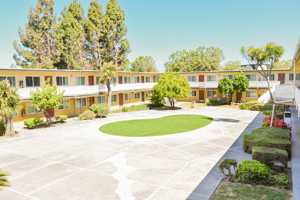 featured image of HOLIDAY GARDEN APTS.