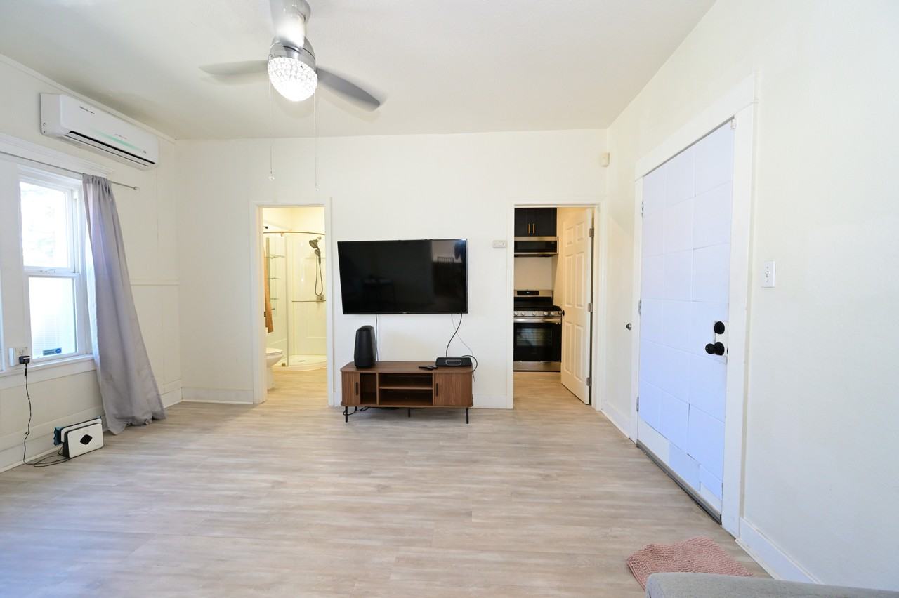 1489 E Colorado Blvd #202 - Photo 2 of 22