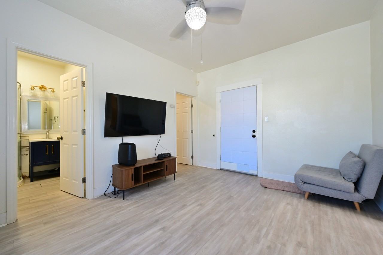 1489 E Colorado Blvd #202 - Photo 3 of 22