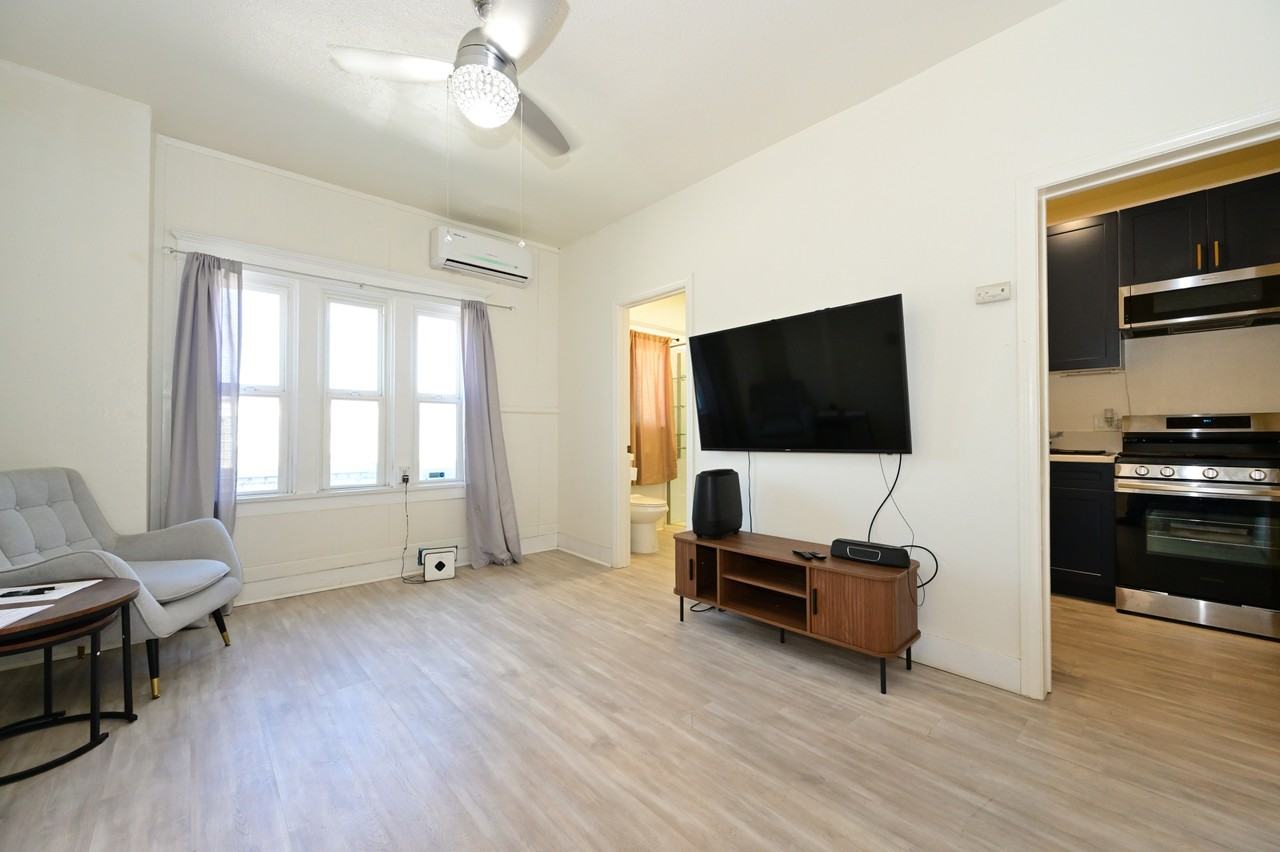 1489 E Colorado Blvd #202 - Photo 4 of 22