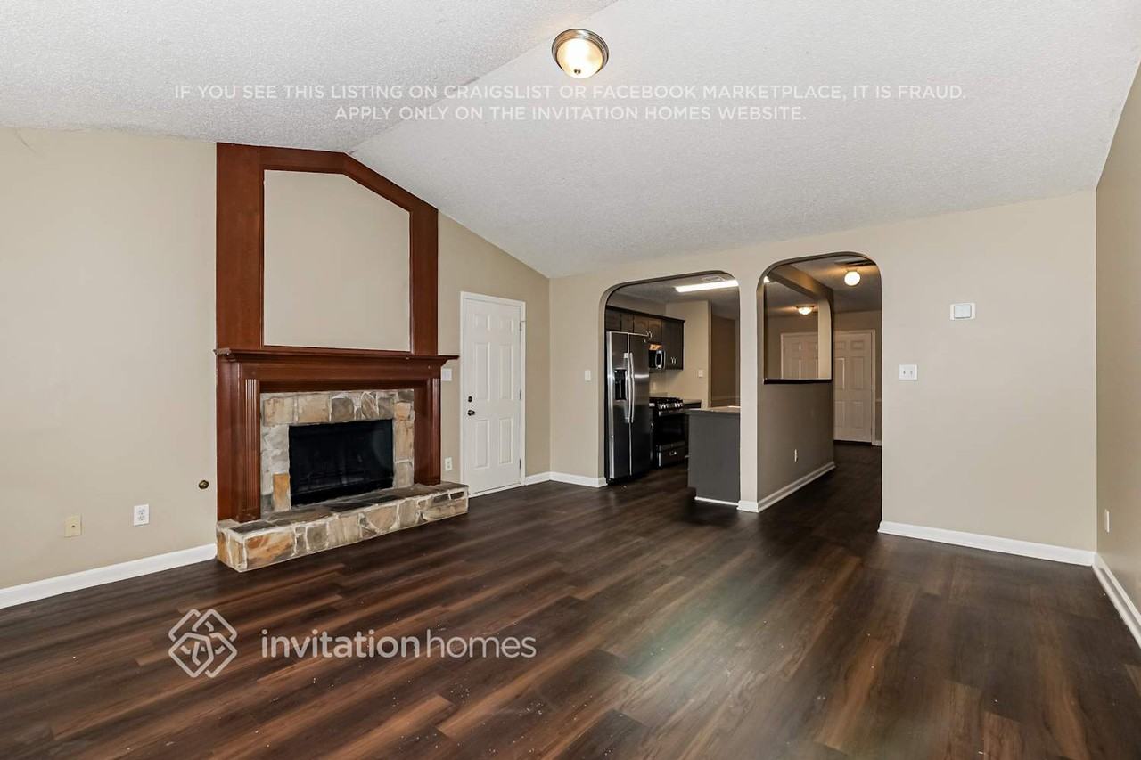 1406 N Hampton Dr - Photo 4 of 18