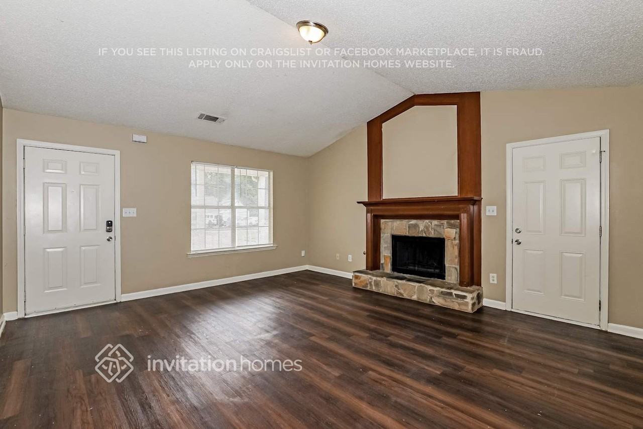 1406 N Hampton Dr - Photo 5 of 18