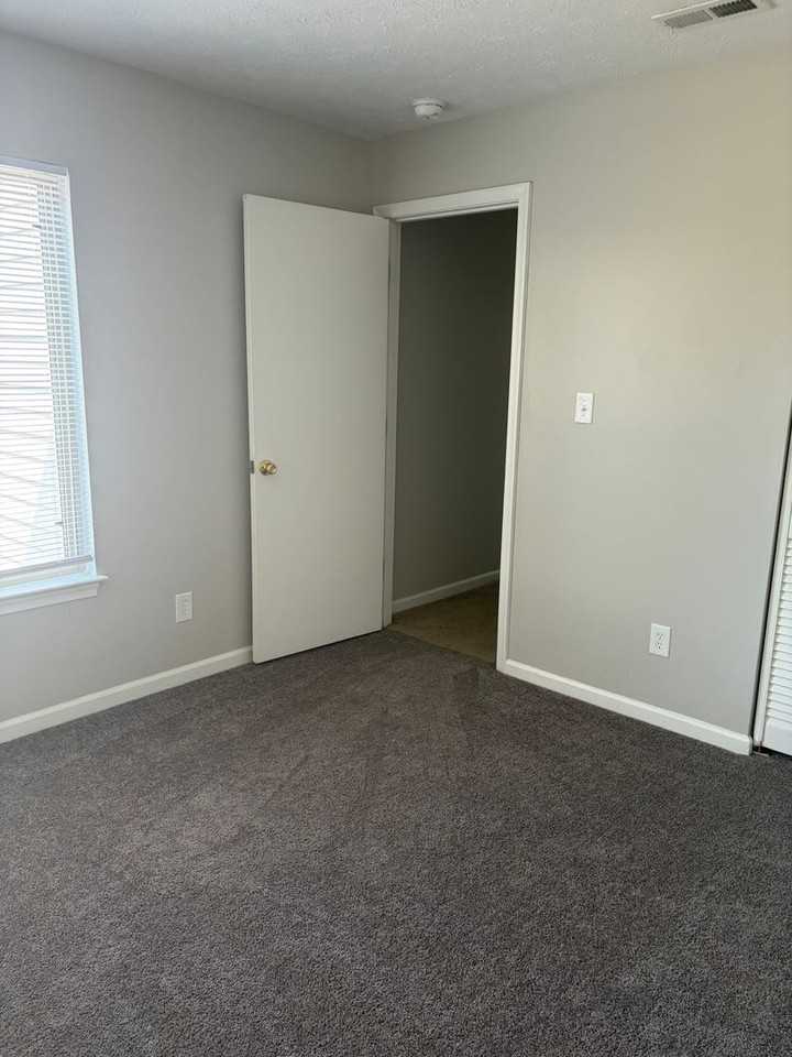 140 Haverford Ct - Photo 6 of 16