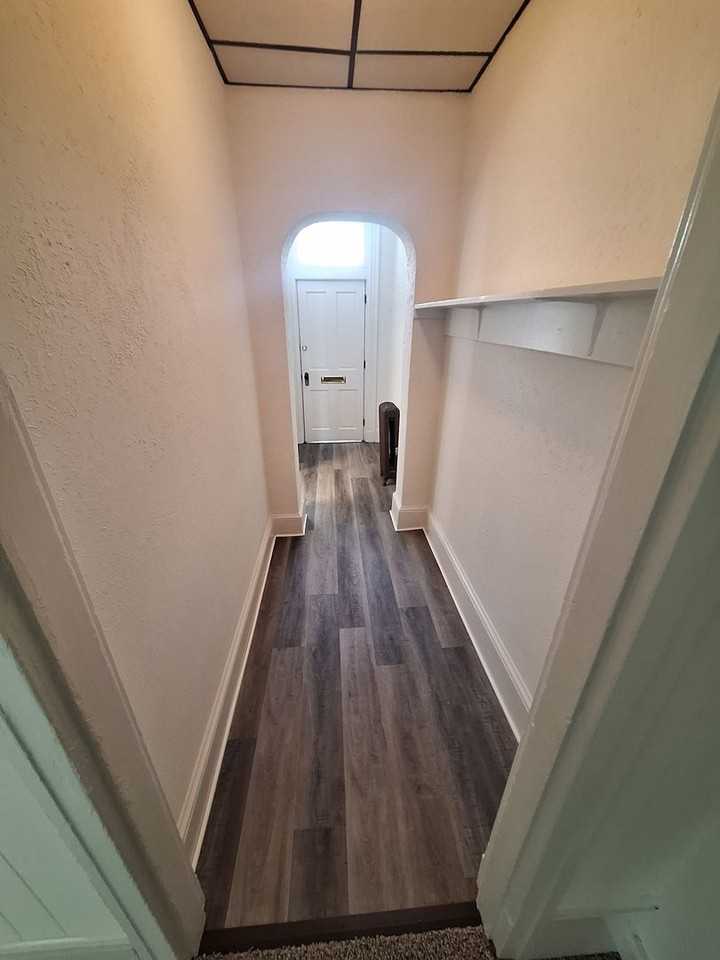 207 S Beaver St - Photo 3 of 11