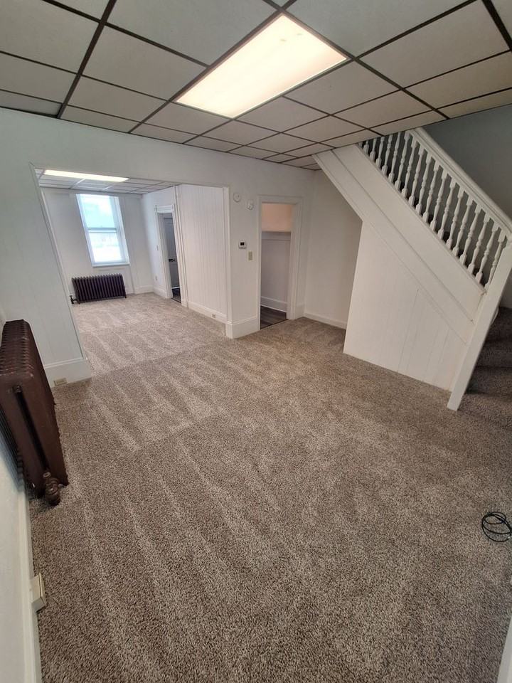 207 S Beaver St - Photo 4 of 11