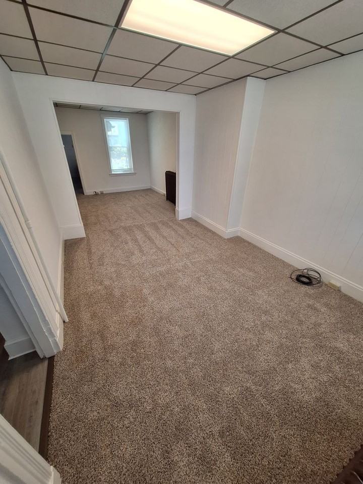 207 S Beaver St - Photo 5 of 11