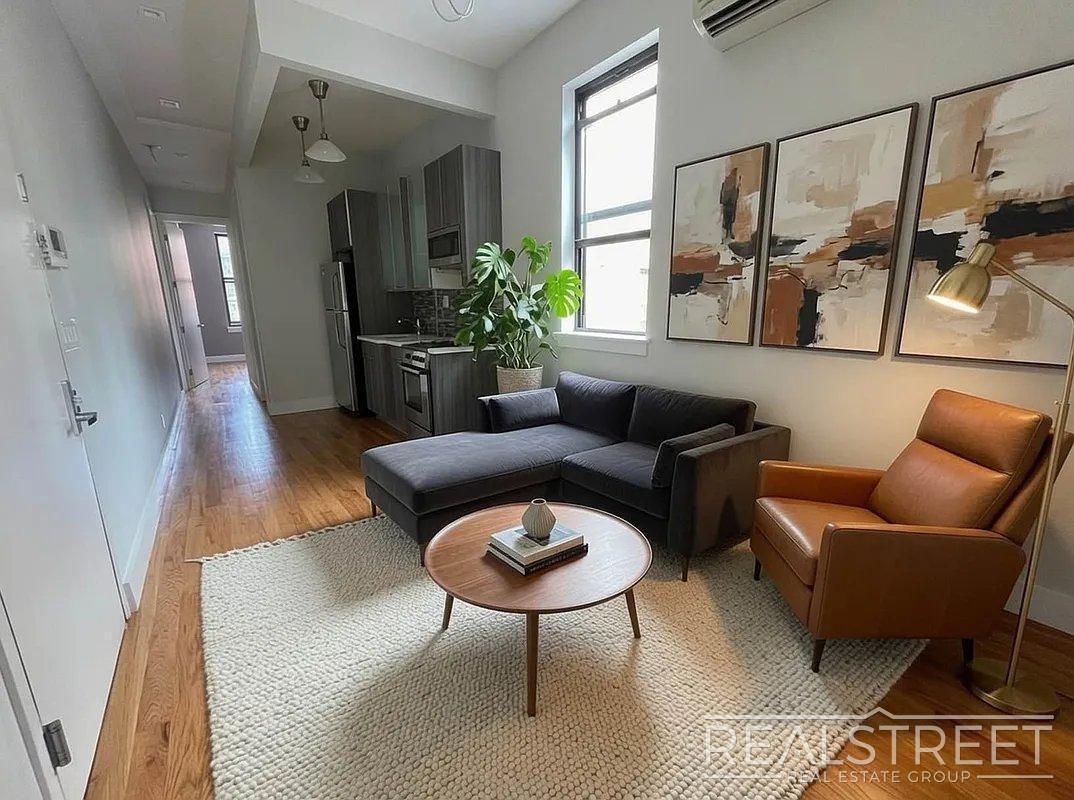 22 Catherine St #2L - Photo 2 of 7