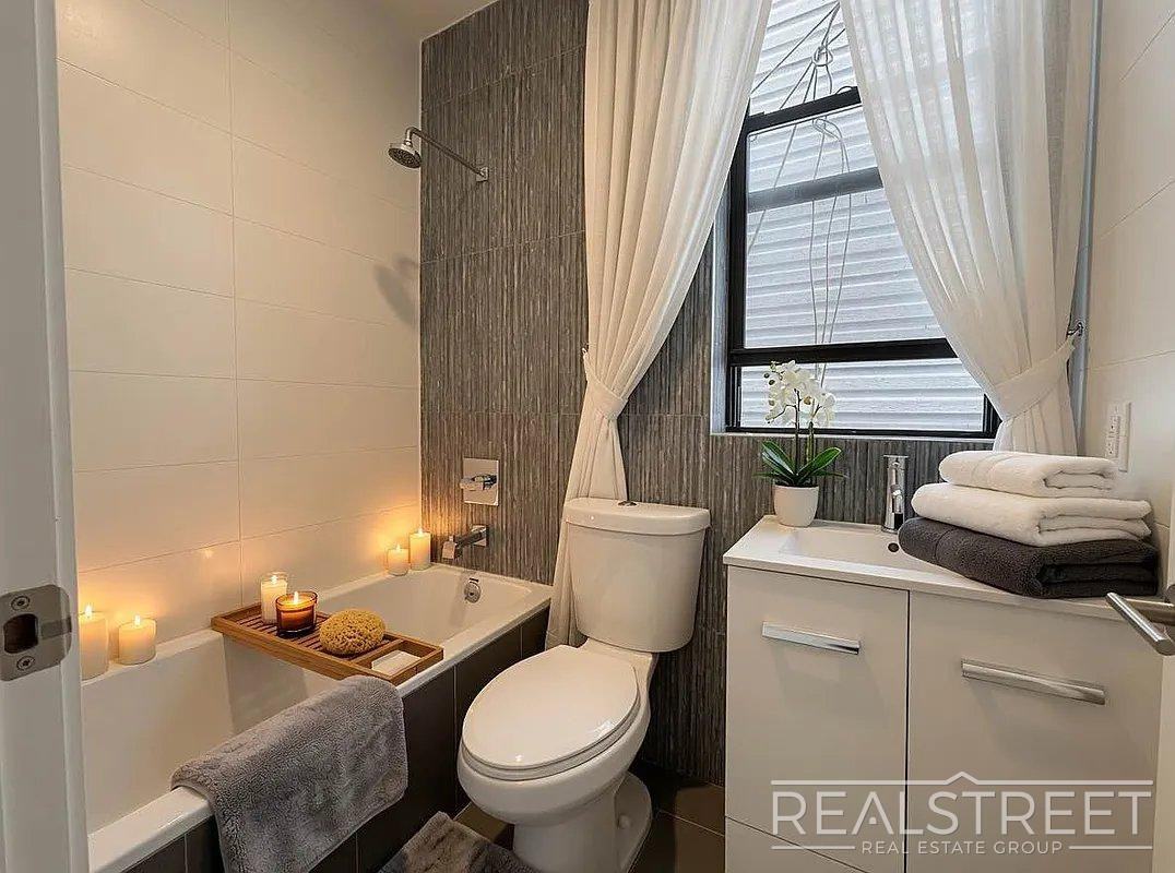 22 Catherine St #2L - Photo 6 of 7
