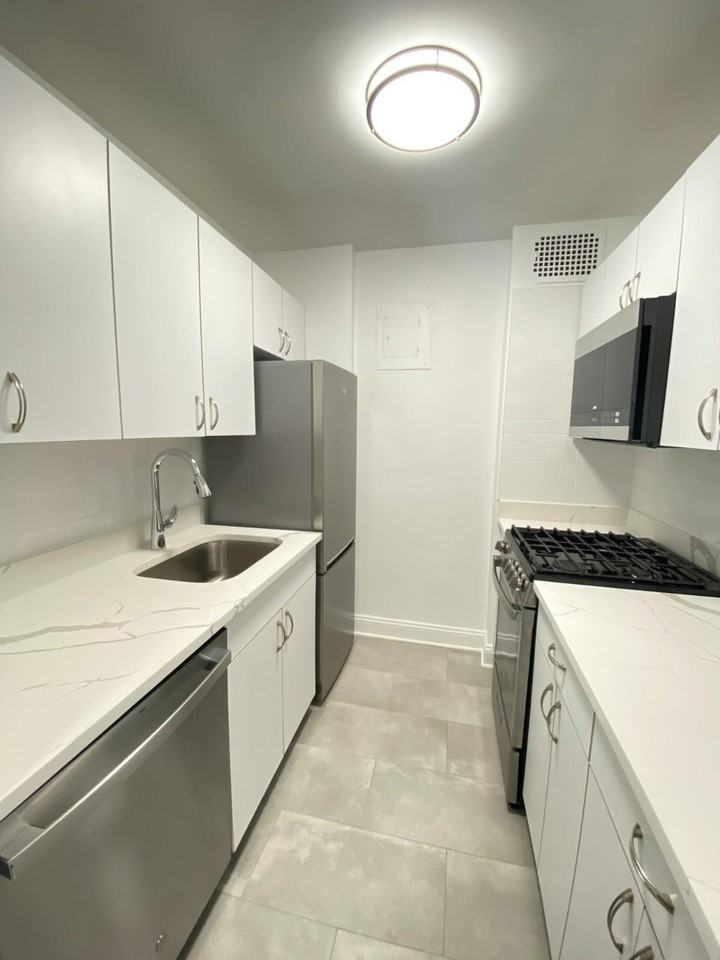 96 5th Ave #6G - Photo 6 of 9