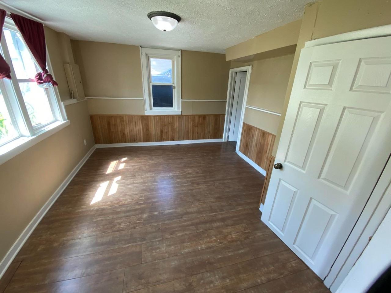 1328 E 3rd St - Photo 4 of 10
