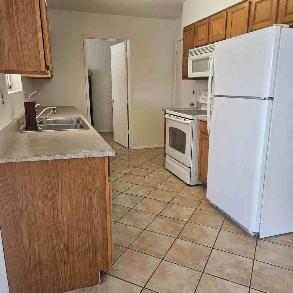 9845 N 105th Dr - Photo 6 of 21