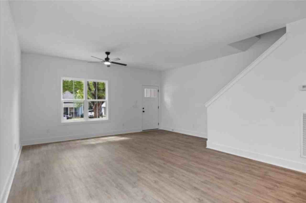 115 North St - Photo 4 of 10