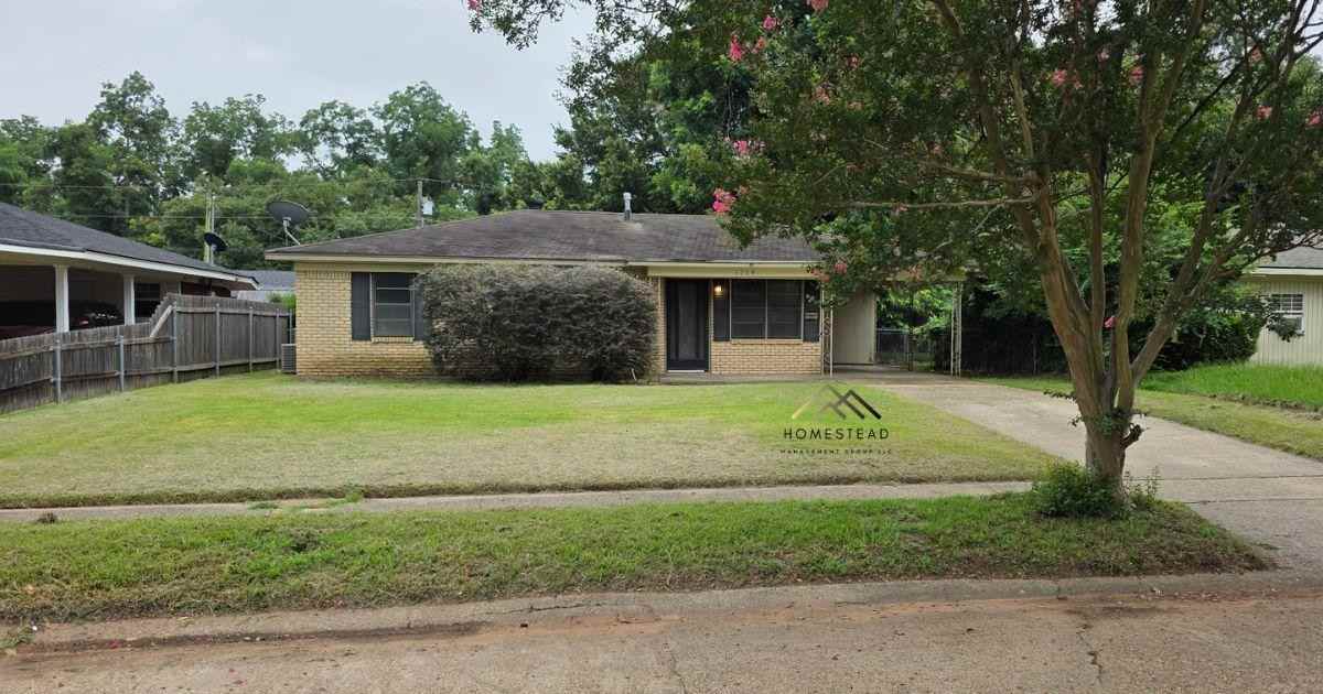 1704 Bradley St - Photo 2 of 18