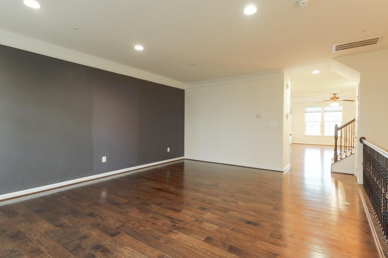 13650 Endeavour Dr - Photo 2 of 20