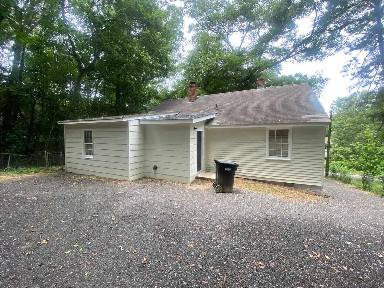 27 Stuart Dr - Photo 2 of 17