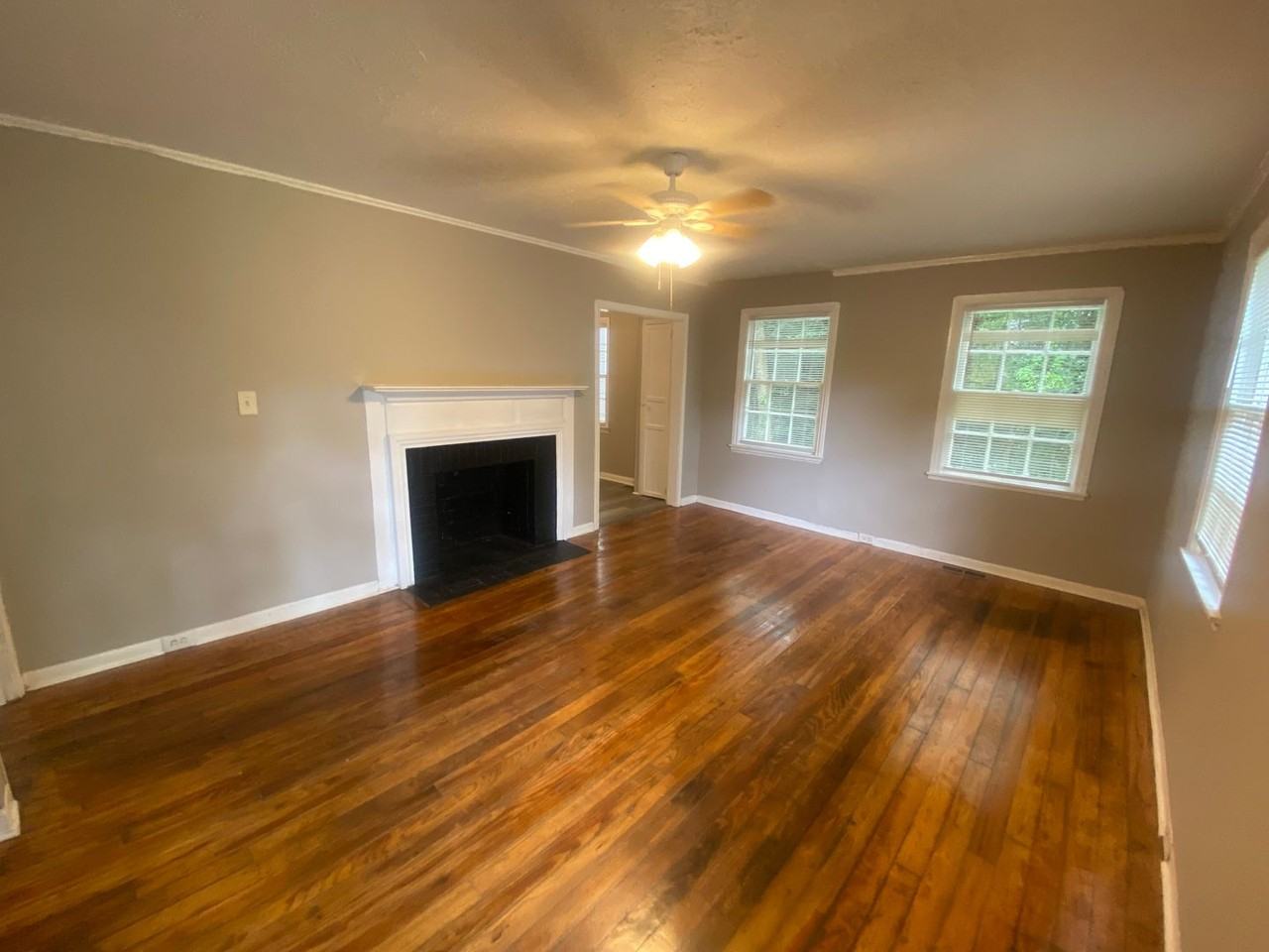 27 Stuart Dr - Photo 3 of 17