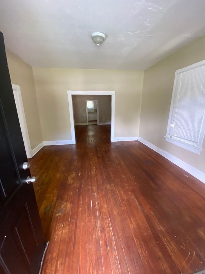 4007 Holly Ave - Photo 4 of 15