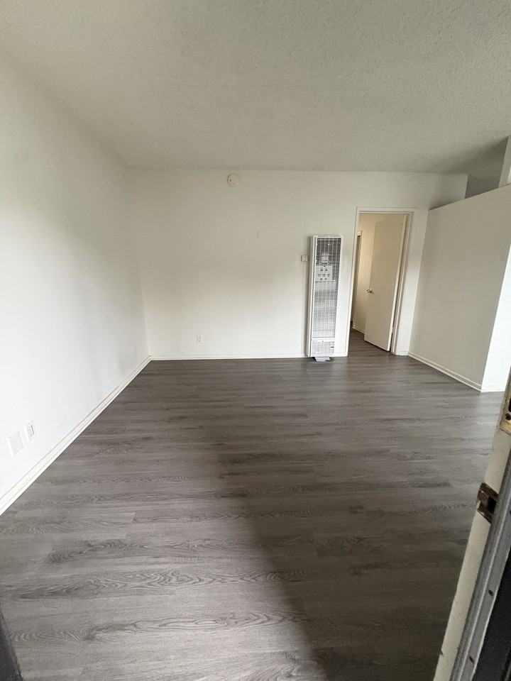 405 Corona Del Mar - 04 #04 - Photo 2 of 12