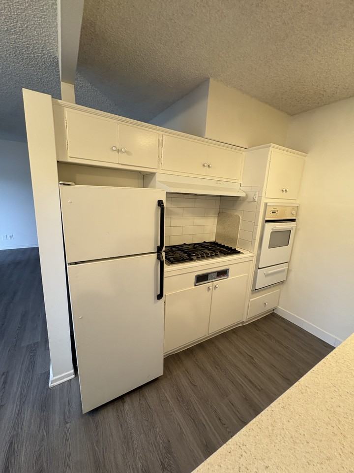 405 Corona Del Mar - 04 #04 - Photo 5 of 12