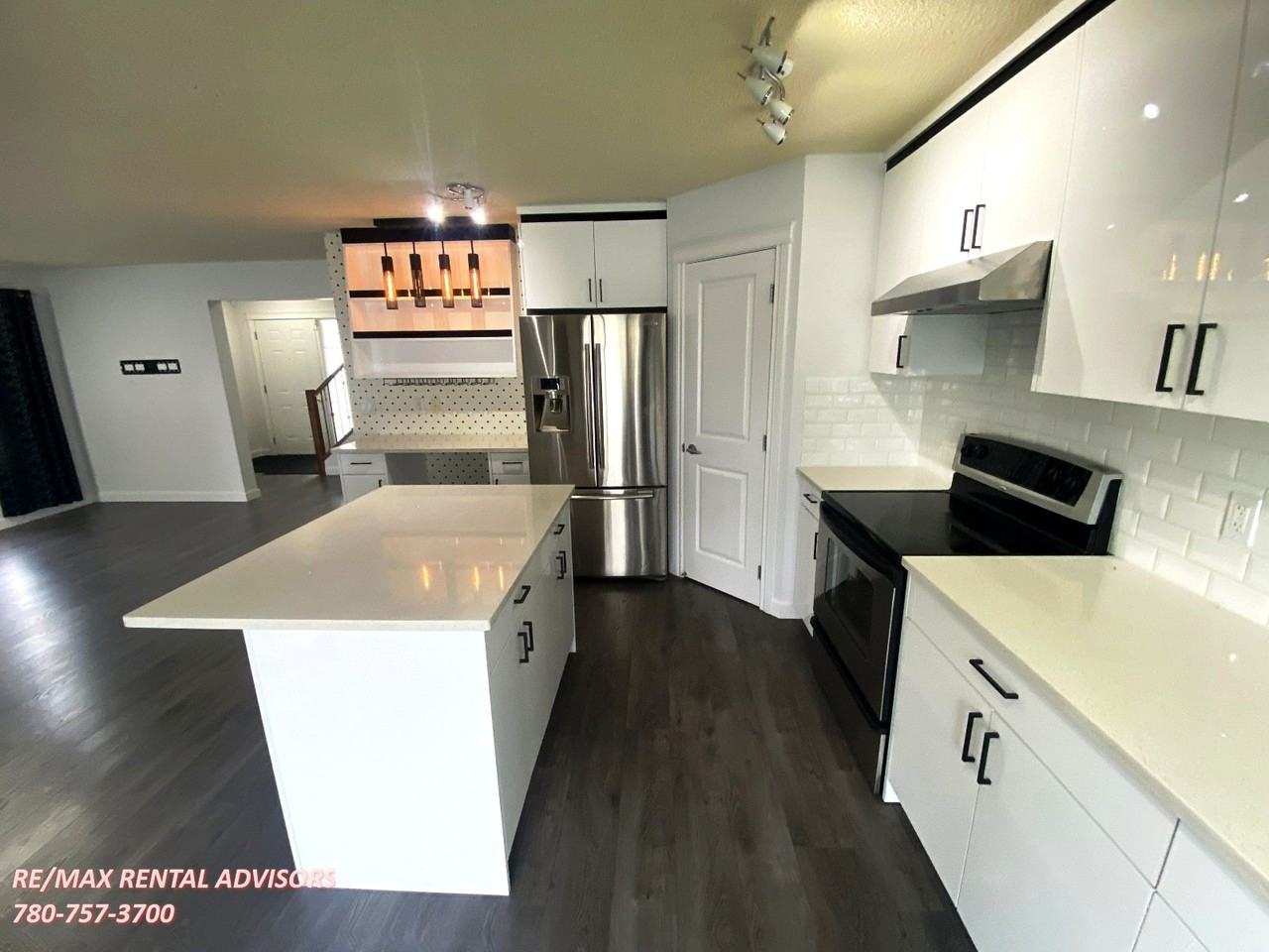 208 79 St Sw - Photo 2 of 35