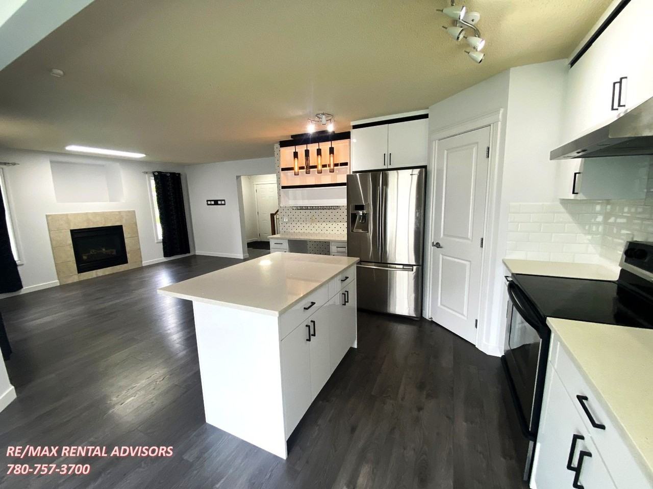 208 79 St Sw - Photo 3 of 35