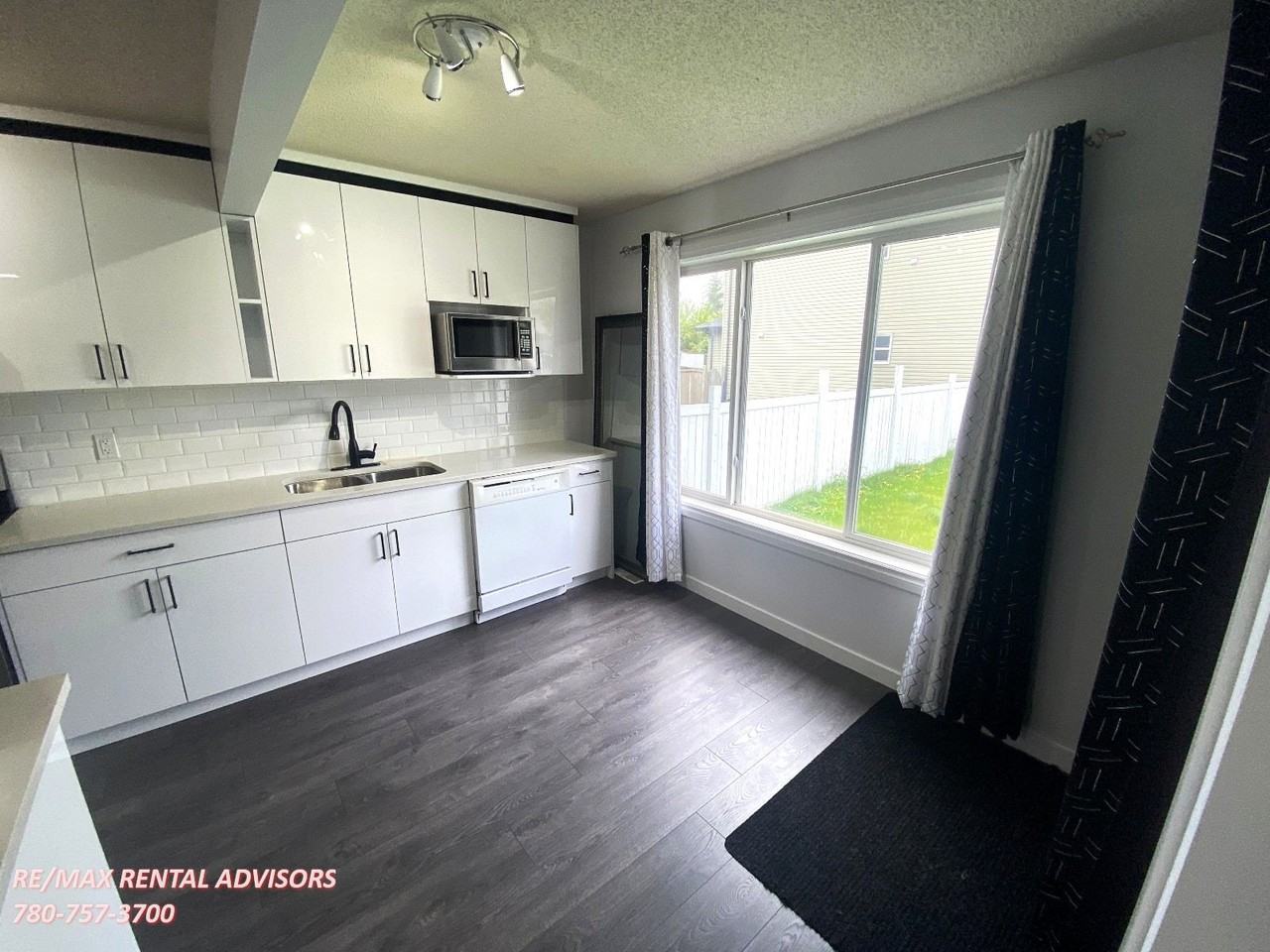 208 79 St Sw - Photo 4 of 35