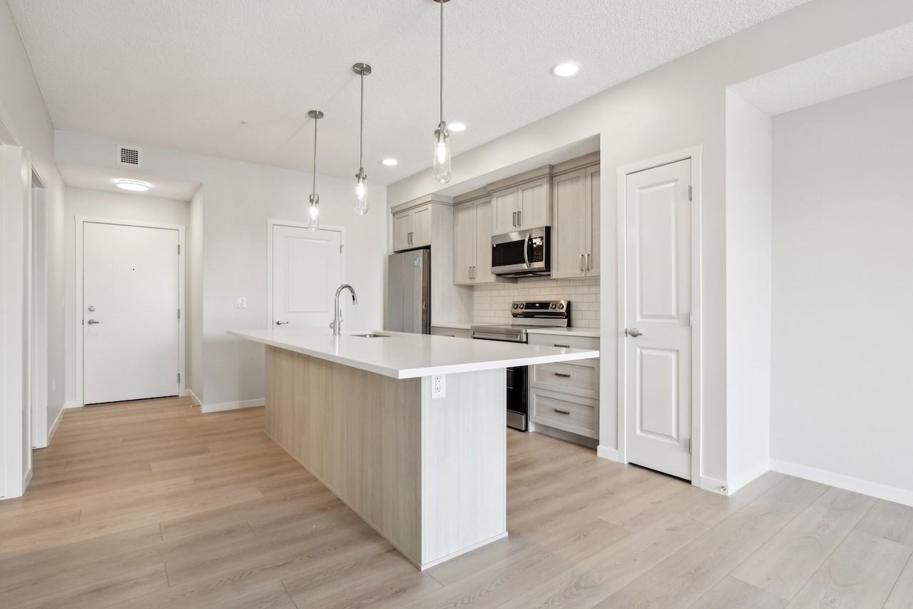 550 Belmont St Sw - Photo 3 of 28