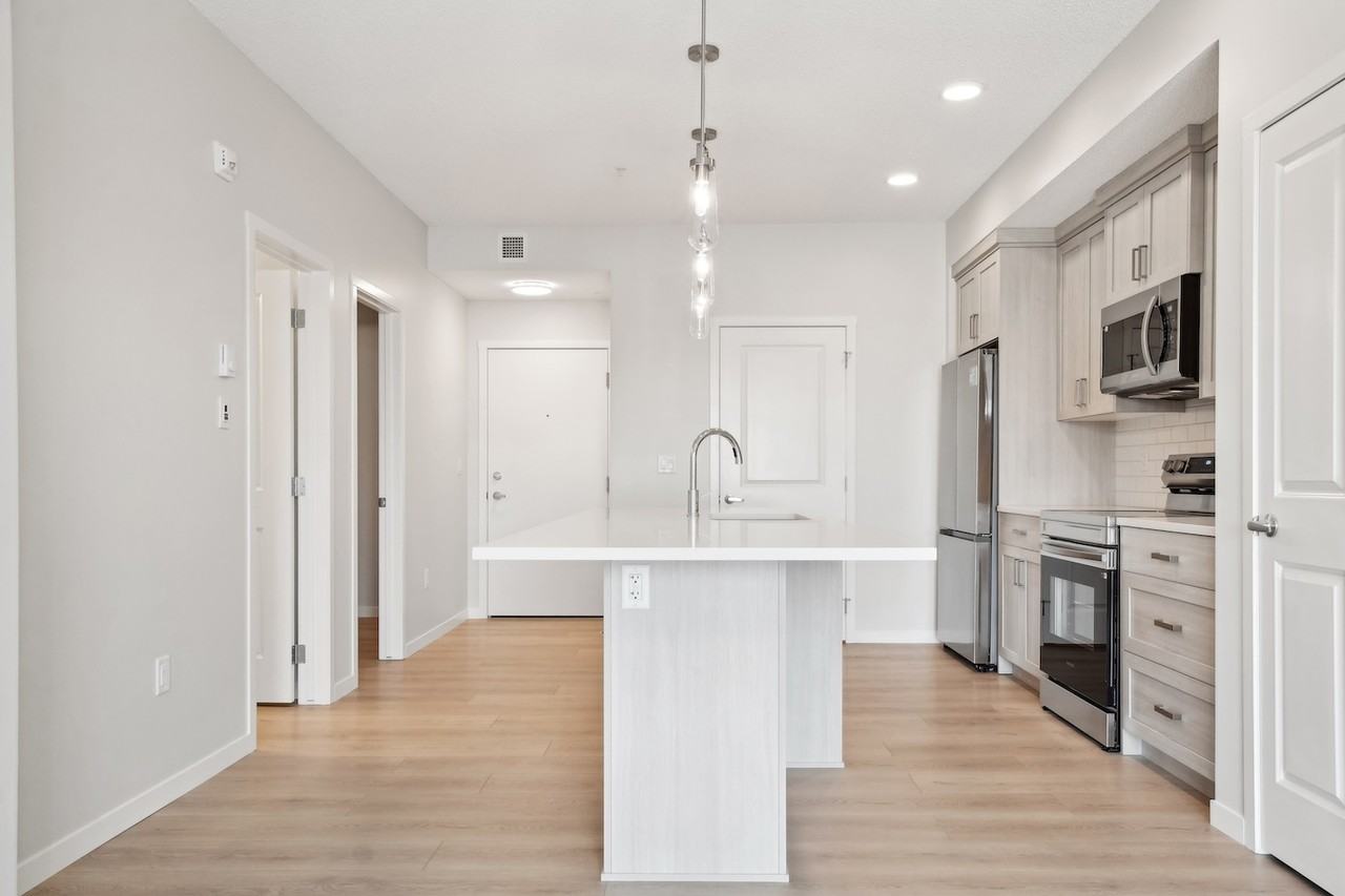 550 Belmont St Sw - Photo 5 of 28