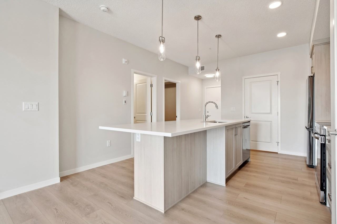 550 Belmont St Sw - Photo 6 of 28
