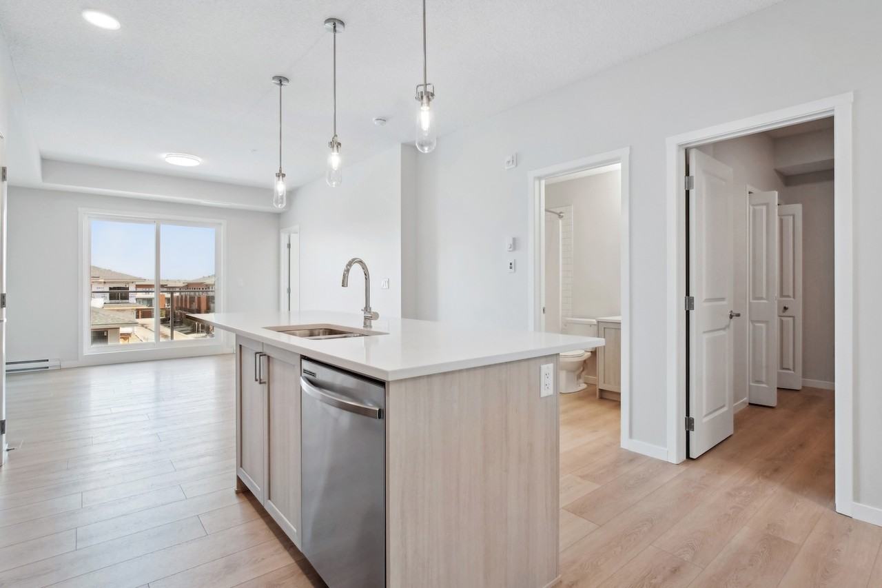 550 Belmont St Sw - Photo 7 of 28