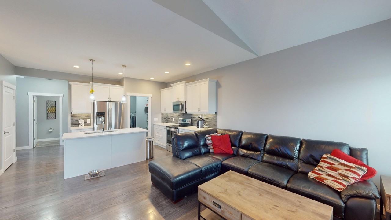 172 Wildrose Dr - Photo 3 of 33