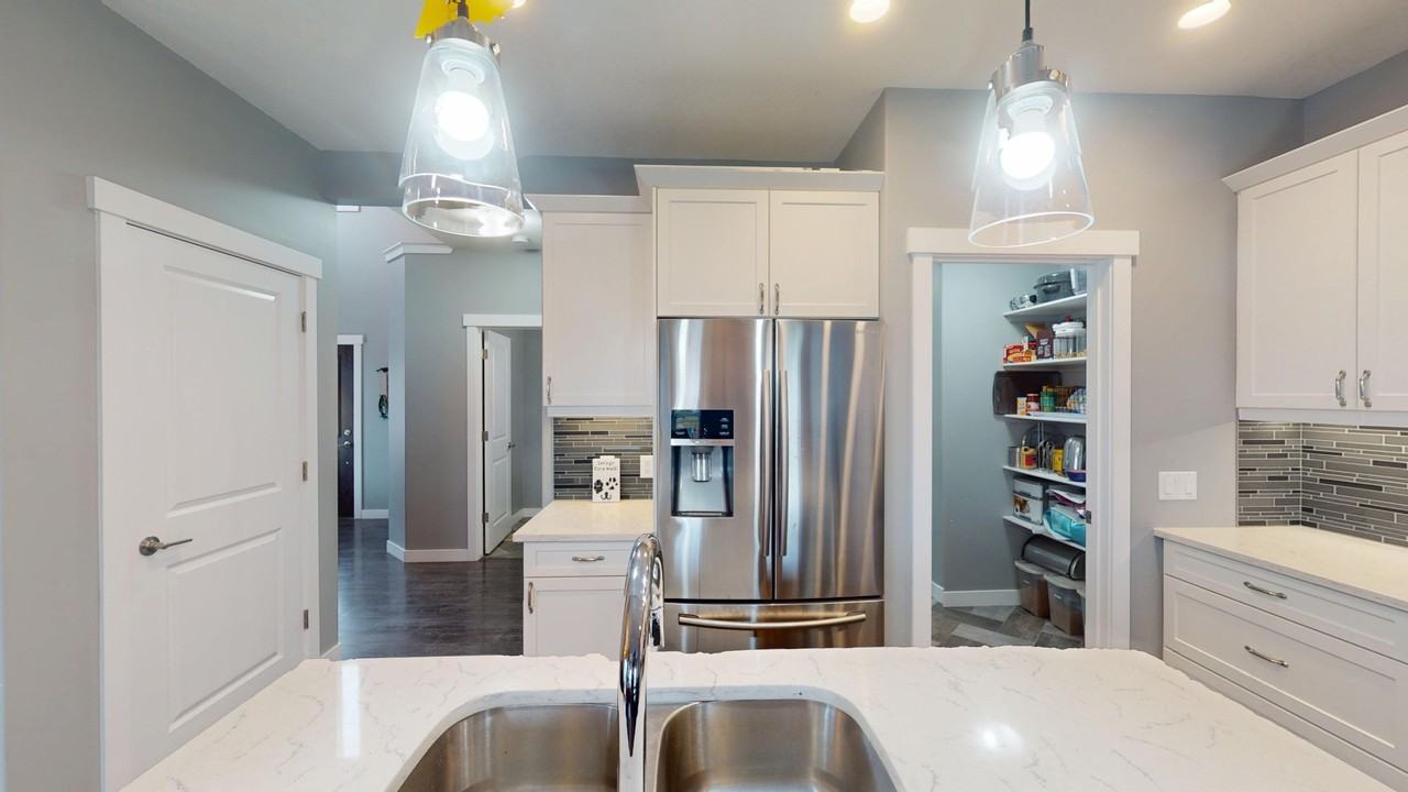 172 Wildrose Dr - Photo 4 of 33