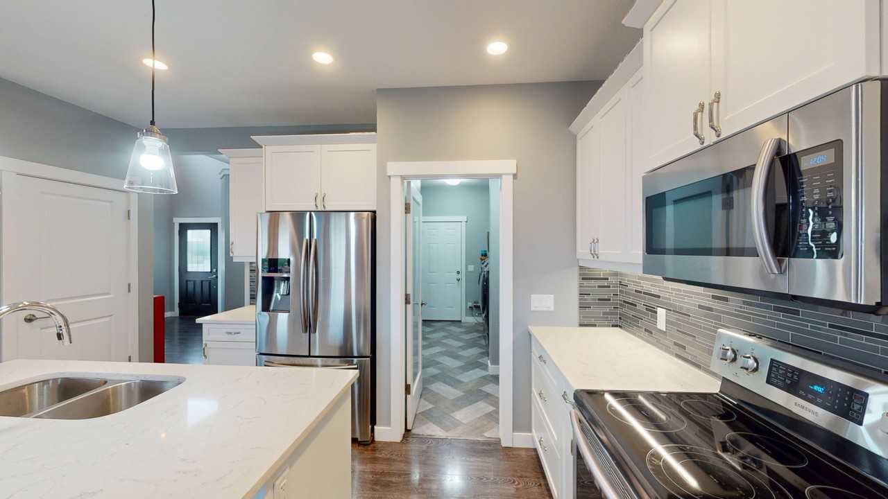 172 Wildrose Dr - Photo 6 of 33