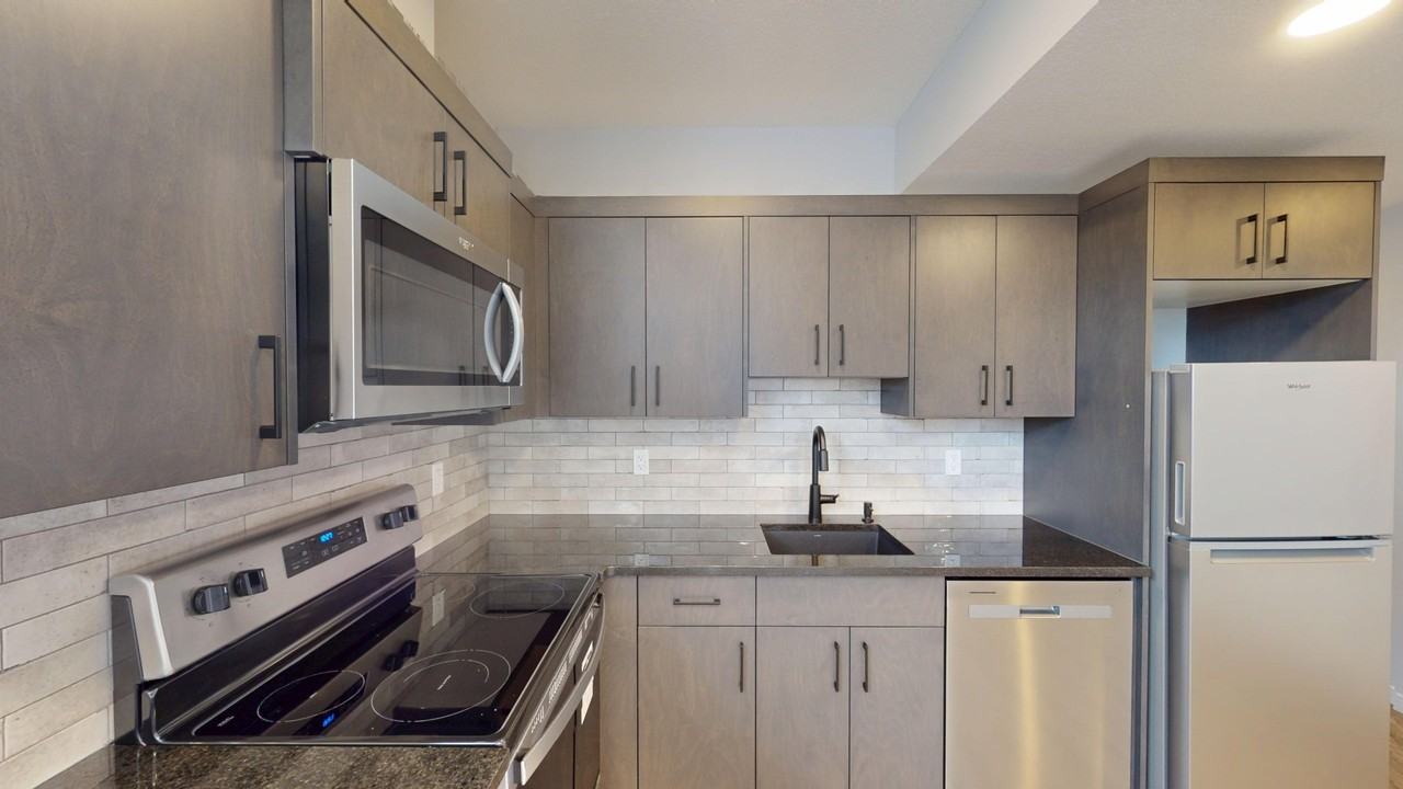 3399 41 St Se Lowr - Photo 2 of 11