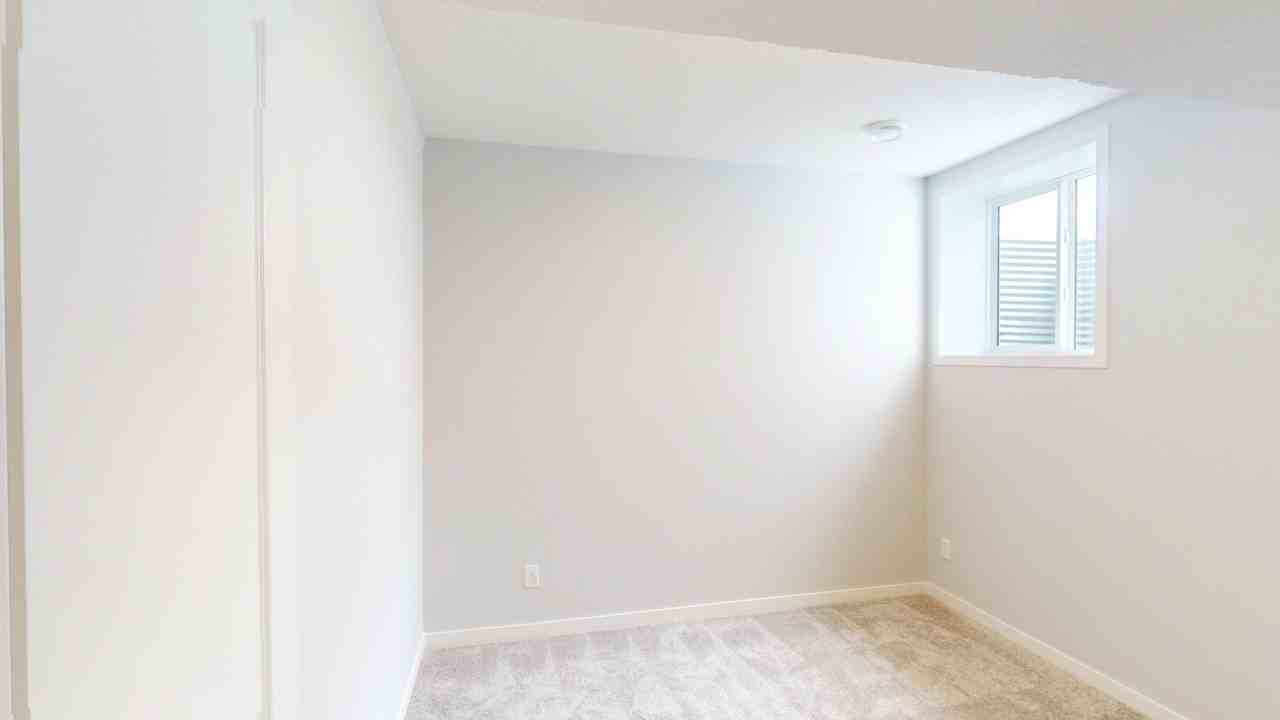3399 41 St Se Lowr - Photo 5 of 11