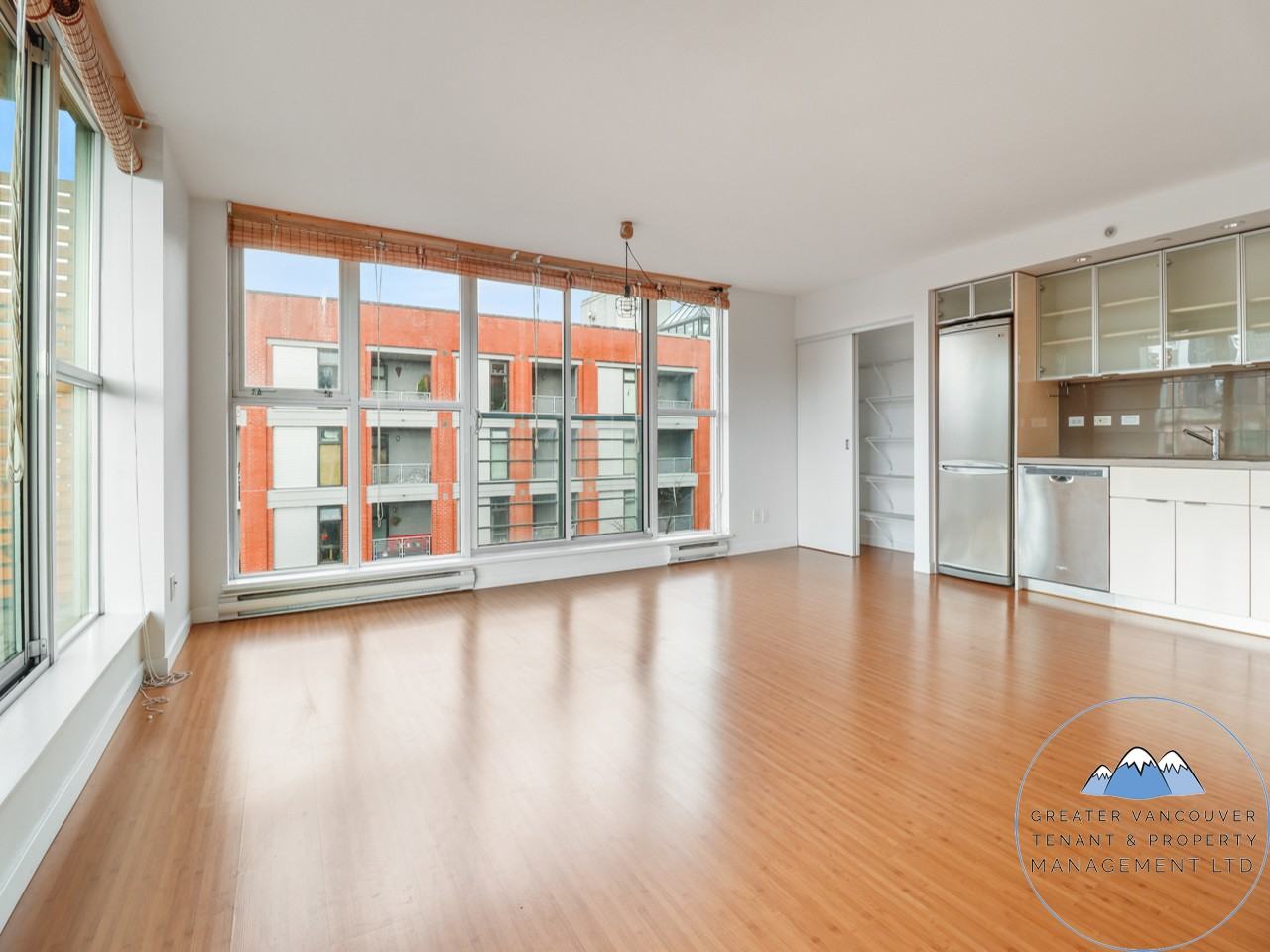 168 Powell St - Photo 4 of 15