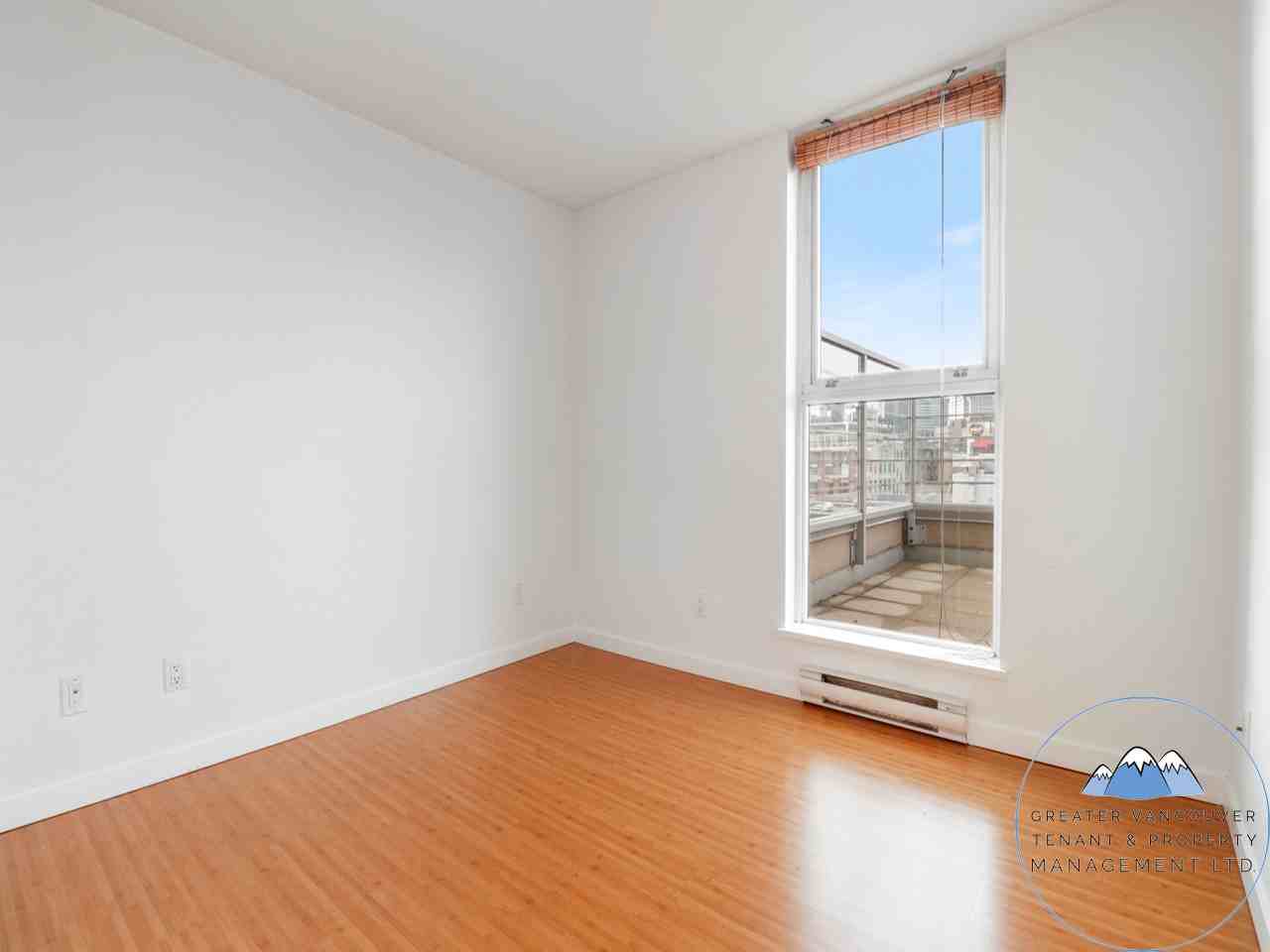 168 Powell St - Photo 7 of 15
